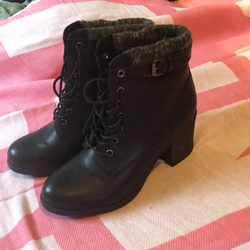 Women’s heeled bootie